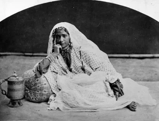 Kashmirische Nautch-Tänzerin, um 1860er